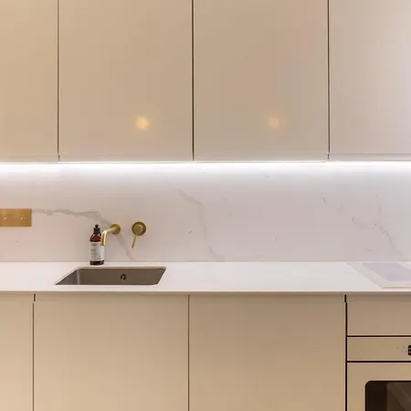 Lavishly Curated 1bd Apartmentclignancourt Paris