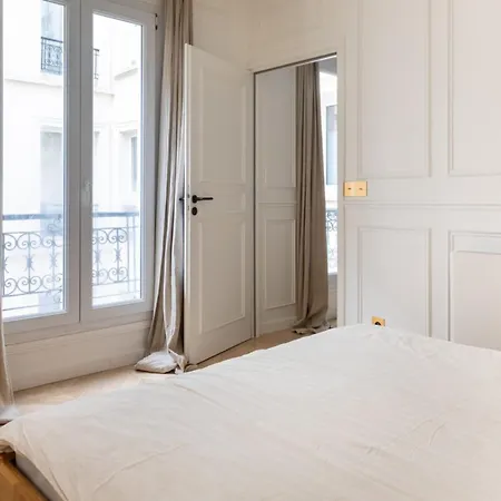 Lavishly Curated 1bd Apartmentclignancourt Apartamento